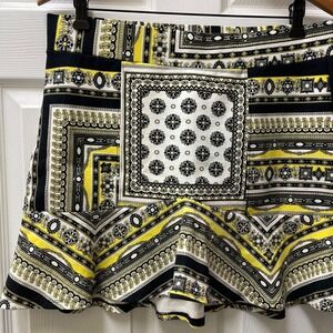 Le Lis Blanc Deux Women's Sz G (Large) Yellow, Black & White Bandana Print Skirt